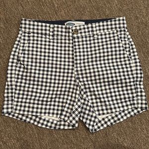 Women’s Size 4 Old Navy Checkered Everyday Short Mid Rise *Like New*